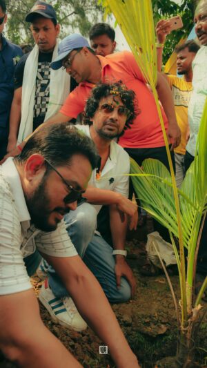 Dev Instagram - আমি কথা দিয়েছিলাম আমি যতগুলো ভোট পাবো তত গুলো গাছ লাগাবো, কিন্তু যেভাবে চাহিদা বেড়েছে, আমি চেষ্টা করবো নোটা বাদে যত মোট ভোট পরেছে ঘাটাল লোকসভা কেন্দ্রে ততো গুলো গাছ লাগাবো আগামী ৫ বছরে। 🙏🌲