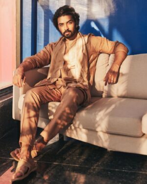 Dev Mohan Instagram - Ethnically rugged 💣

Styled by @jukalker 
Styling team @pratima_jukalkar 
Wearing @sulakshanamonga
Ear cuff  @quirksmithjewelry
Makeup @sadhnasingh1 and team
Hair @hairbyrajabali
Photography @arifminhaz