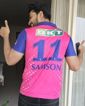 Dev Mohan Instagram - Feeling that RR energy! ❤️

#rajasthanroyals❤️ @imsanjusamson #matchday #rrvsdc