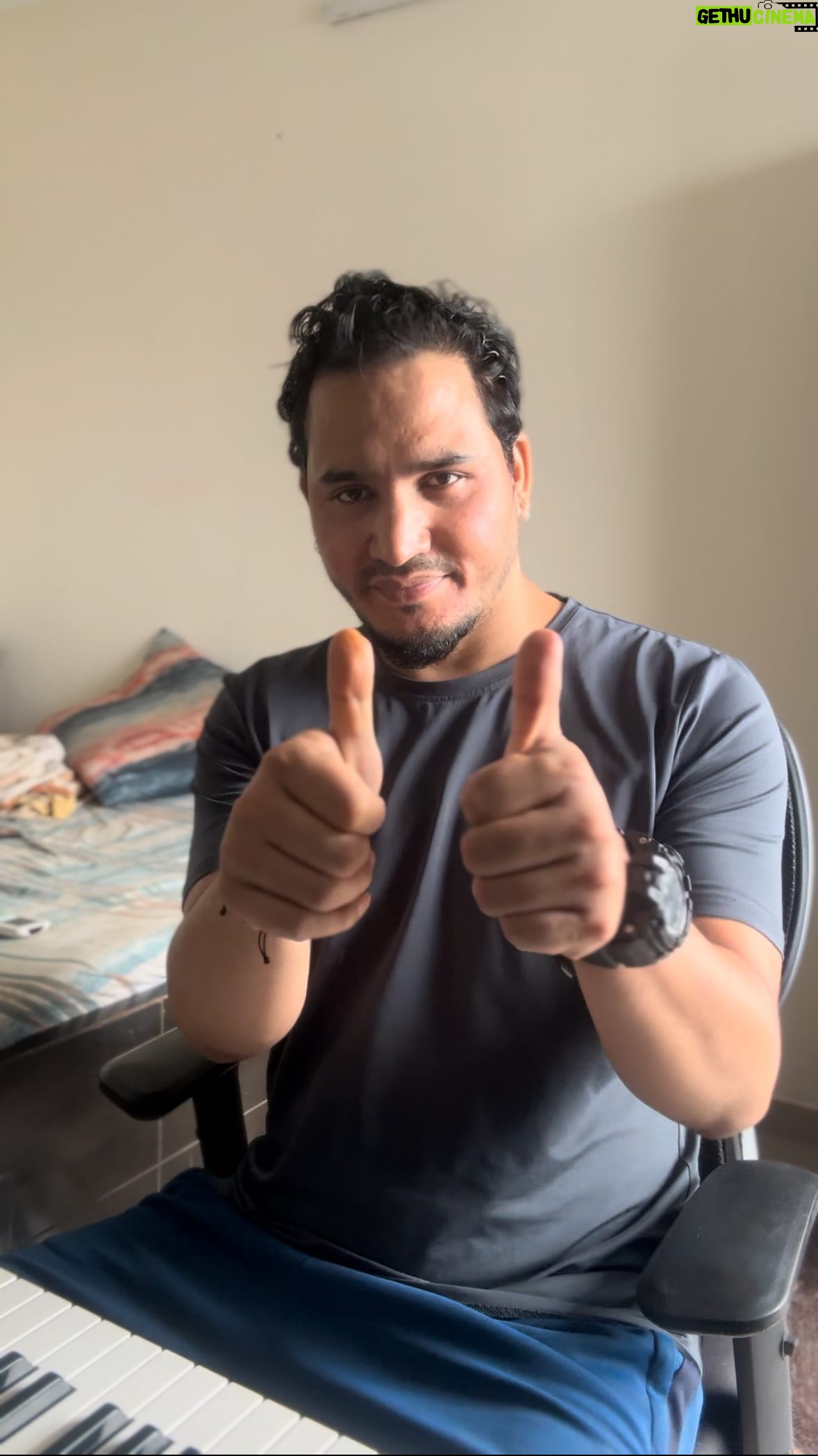 Dev Negi - 1.4K Likes - Tried singing
#apnitasveerko by @ghulamaliofficial khan sahab 🙏
भूल-चूक माफ़ करें #ghulamali #ghulamalighazals #poetry #shayrilover #urdughazal #devnegi #devnegilive #devnegiofficial