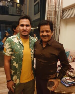 Dev Negi Instagram - About last night thanks @tips @rameshtaurani ji for the lovelly dinnner 🙏❤️ @sonunigamofficial @uditnarayanmusic @singer_shaan @nikhitagandhiofficial @rochakkohli @tonykakkar