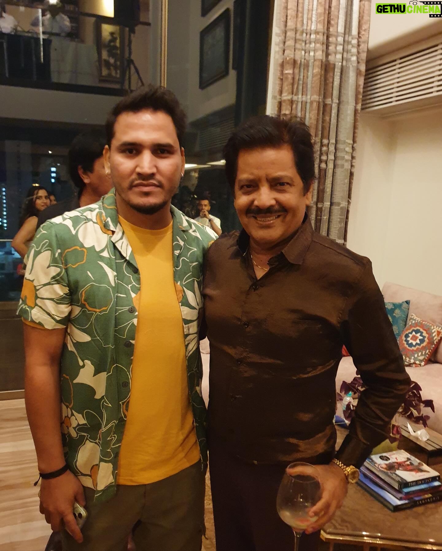Dev Negi - 479 Likes - About last night thanks @tips @rameshtaurani ji for the lovelly dinnner 🙏❤️ @sonunigamofficial @uditnarayanmusic @singer_shaan @nikhitagandhiofficial @rochakkohli @tonykakkar