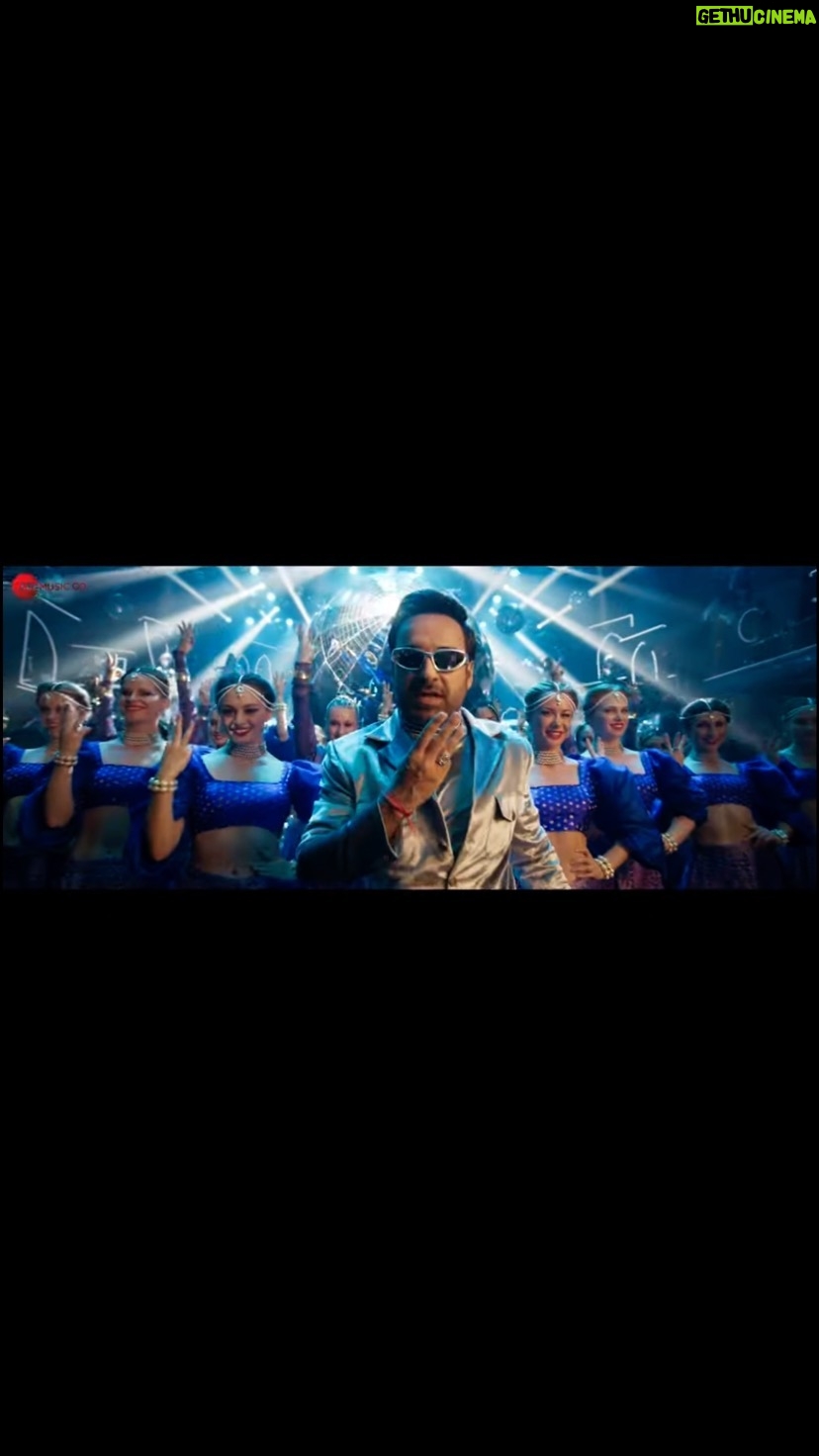 Dev Negi - 544 Likes - My new song out now
Dance karne ke liye taiyaar? #VeFukrey out now.
Pulkit Samrat Fukravarun Manjot Singh Pankaj Tripathi Richa Chadha #MrigdeepSinghLamba Ritesh Sidhwani Farhan Akhtar #BoscoMartis Twarita Nagar Juhi Bhatt Sanchi Rai #VipulVig #AmalenduChaudhary #KassimJagmagia #VishalRamchandani #ManojChouhan #AAFilmsIndia Zee Music Company #TanishkBagchi Dev Negi Asees Kaur Shabbir Ahmed #KrishnaKishor #GaneshWaghela #EricPillai #AdelePereira