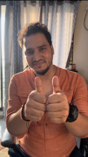 Dev Negi Instagram - Tried singing One of my favourite ghazal(Ahede Wafa Ahista ) by @singerhariharana sahab 
भूल-चूक माफ़ 🙏
And sorry for the सिफ़ा its शिफ़ा 
Thanks @nilamkishoreofficial bro for the feed back lots of love ❤️
#urdughazal #ghazal #poetry 
#feelings #hariharansongs #hariharanghazals #hariharansinger #devnegisinger #devnegi #devnegilive