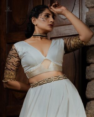 Devaki Rajendran Instagram - From the house of @revathyjayanbabu comes yet another signature collection named KALKI. Inspired by pulikali, the folk dance which is commonly seen during Onam season. Colours black & gold has been intricately interspersed with kasavu & animal prints seen in pulikali. 
Don’t you want your Onam outfit to be unique. DM here to make a purchase from us and also we can customise it according to your preferences too. 
💁🏻‍♀️ @devakirajendran 
📸 @nithinparameswarpl @kalyanaramensweddings 
💄 @mua_devu_nair_ 
💍 @accesorizewithrevathyjayanbabu 
#wearingRJB #revathyjayanbabu #designerwear #onamcollection