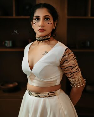 Devaki Rajendran Instagram - From the house of @revathyjayanbabu comes yet another signature collection named KALKI. Inspired by pulikali, the folk dance which is commonly seen during Onam season. Colours black & gold has been intricately interspersed with kasavu & animal prints seen in pulikali. 
Don’t you want your Onam outfit to be unique. DM here to make a purchase from us and also we can customise it according to your preferences too. 
💁🏻‍♀️ @devakirajendran 
📸 @nithinparameswarpl @kalyanaramensweddings 
💄 @mua_devu_nair_ 
💍 @accesorizewithrevathyjayanbabu 
#wearingRJB #revathyjayanbabu #designerwear #onamcollection