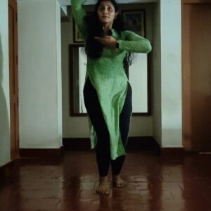 Devaki Rajendran Instagram - After ages... 
Some days are just so. You get up and you feel a lot of love. You don't know what to do with it and then you remember a song you have listened to a million times. And you just start dancing. The urge to move and spread all that love. 
Yesterday I got dressed and went out with my sister @dog.ma.indisguise and my dearest @pikkoo . I felt so good that I had to dance. And then I wanted to share this with you all.

This kurta is stitched from @bhamini_designer_boutique  and it's absolutely beautiful and comfortable. Though it looks a bit shabby with me drenched in sweat. 
But the joy of dancing! Aah..! 

Song: Piya Tose Naina Laage 
Film: Guide
Choreography: Myself 
For the love of old movies and music. 

#evergreen #bollywoodlove #bollywood #dance #actor #dancereels #chasingemotions #love #spreadlove #happy #happiness #smile