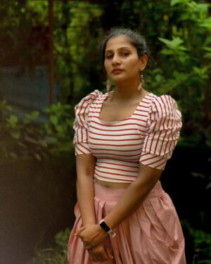 Devaki Rajendran Instagram - Candy 🍭
Pic by @aijithzen 
From the interview for @cinemapranthan

#color #pop #devakirajendran #gratitude #shoot #chasingdreams