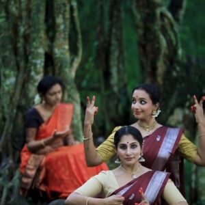 Devaki Rajendran Instagram - On this Vijayadashami, We humbly present to you the composition 'Kanaka Saila Viharini' in Ragam Punnagavarali composed by Syama Sastri. Wishing you all a wonderful journey filled with knowledge and growth. May the grace of the Divine Mother be with us all. 

Credits
Original Composition : Kanaka Shaila Viharini ( Composer- Syama Sastri , Ragam- Punnagavarali)
Choreographed and performed by Devaki Rajendran and Parvathi Akhilesh
Vocal and violin by Annapoorna Pradeep 
Ganjira by Ram Kumar
Music production by Anoop Mohandas and Varkey 
Mixed and mastered by Varkey
Recorded at Deepak SR Productions

#classicaldance #bhavaragam #bharatanatyam #classicalmusic #artist #artistsoninstagram #creative #journey #collaboration @bhavaragam