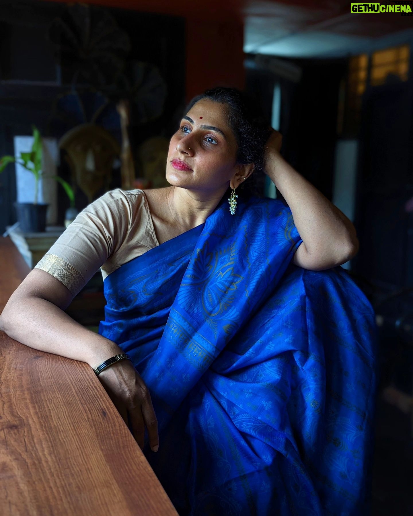 Devaki Rajendran - 1.2K Likes - Dream.
#dream #fly #chasingemotions #inabeautifulplace #devakirajendran #poetry #music #love #gratitude #sareelove #saree
Picture by @smkruckfules
At @mysarwaa , Trivandrum .