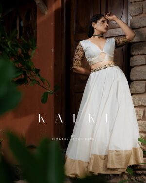 Devaki Rajendran Instagram - From the house of @revathyjayanbabu comes yet another signature collection named KALKI. Inspired by pulikali, the folk dance which is commonly seen during Onam season. Colours black & gold has been intricately interspersed with kasavu & animal prints seen in pulikali. 
Don’t you want your Onam outfit to be unique. DM here to make a purchase from us and also we can customise it according to your preferences too. 
💁🏻‍♀️ @devakirajendran 
📸 @nithinparameswarpl @kalyanaramensweddings 
💄 @mua_devu_nair_ 
💍 @accesorizewithrevathyjayanbabu 
#wearingRJB #revathyjayanbabu #designerwear #onamcollection