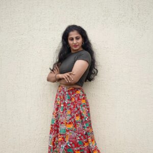 Devaki Rajendran Instagram - Okay, 
Last of these photos. Promise. 
@unnisurendran thank you for promptly clicking these for us.

#photooftheday #KeralaCrimeFiles #kcf #Webseries #DisneyHotstarMalayalam #devakirajendran