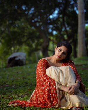 Devaki Rajendran Instagram - Waiting...
@vkviiii
#throwback #photooftheday #colours