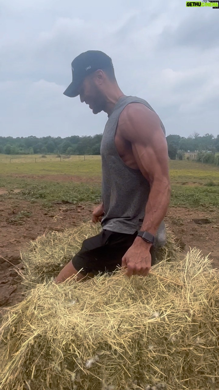 Devin Goda - 2K Likes - Original farmers carry🌾
Took my workout to the farm today. If you know me, you know I love being on the farm
#faithandfitness #farm #workout