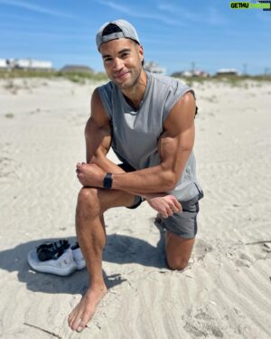 Devin Goda Instagram - Happy Sunday🙏🏽☀️

#faithandfitness #happysunday