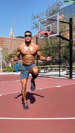 Devin Goda Instagram - Turn up Tuesday’s✔️

Ever get bored with you movements? Learn and grow with your exercises. Have fun with them, and you won’t ever get bored 

#faithandfitness #jumprope #workout #fitnessmotivation
