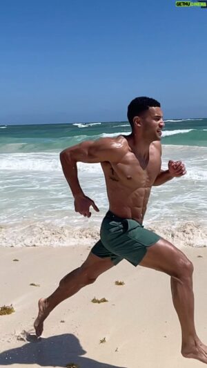 Devin Goda Instagram - Sprint work   coordination to try and miss the seaweed🦶🏽

How’d I do🤣

#faithandfitness #workout #run