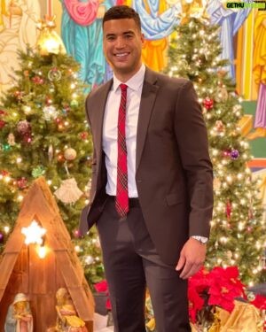 Devin Goda Instagram - Merry Christmas everyone!! 

Christ is Born! Glorify Him🙌🏽

#merrychristmas #christosrazdajetsja
