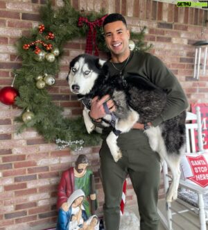 Devin Goda Instagram - Got him🤣

There’s just no place like home 

#happyholidays
