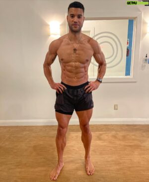 Devin Goda Instagram - Saturday sweat💧

110 degree hot yoga will have you feeling all the feels. Swipe➡️🤣

In addition to strength training and cardio, hot yoga is an amazing routine to put in your arsenal of training. Great for the body and mind!

#faithandfitness #weekendvibes #workout #yoga