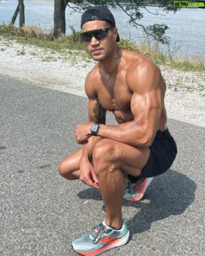 Devin Goda Instagram - Had to hit that pose📸🤣

Happy Sunday 

#faithandfitness #happysunday #weekendvibes