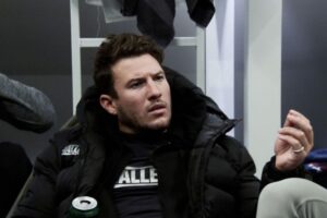 Devin Walker-Molaghan Instagram - Irritated/confused look ✅
Cold can foamer ✅
Pinky ring ✅
It’s gonna be a good episode for your guy. @challengemtv TN 8/7c on @mtv. Top 5 Devin episodes all time... trust me 🍻
#thechallenge36