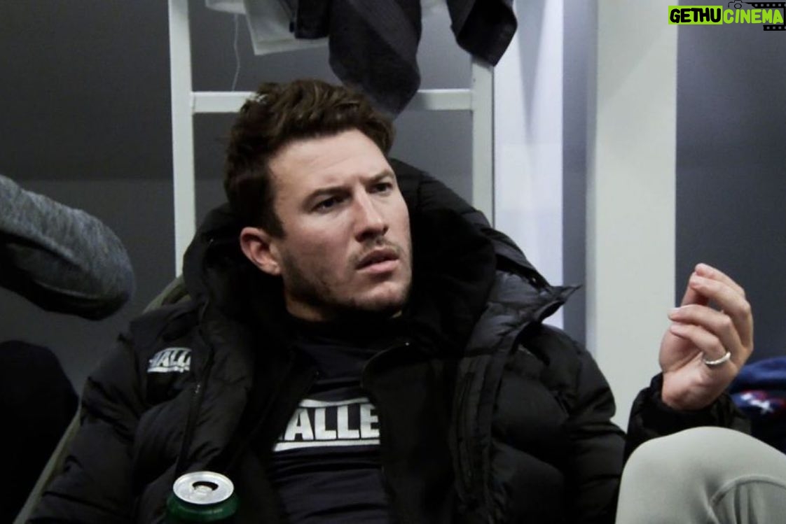 Devin Walker-Molaghan - 5.4K Likes - Irritated/confused look ✅
Cold can foamer ✅
Pinky ring ✅
It’s gonna be a good episode for your guy. @challengemtv TN 8/7c on @mtv. Top 5 Devin episodes all time... trust me 🍻
#thechallenge36