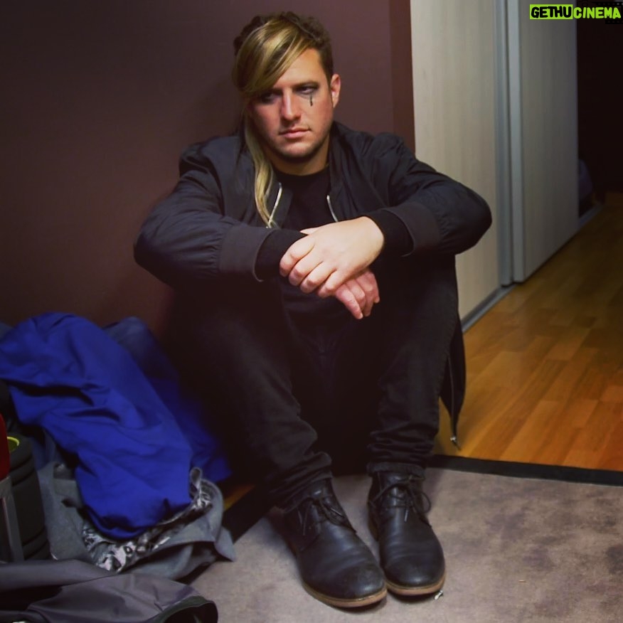Devin Walker-Molaghan - 10K Likes - Everything sucks.