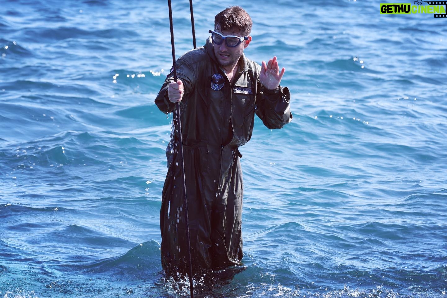 Devin Walker-Molaghan - 5.4K Likes - My haters: WHAT ARE YOU DOING WITH YOUR LIFE THATS SO GREAT RABBIT?!
Me: Glad you asked, tonight I’m gonna escape from a sinking fighter jet… sooo 🤫
All new @challengemtv tonight 8pm EST on @mtv And trust me when I tell you, it’s going down. ✈️ 🌊 🌝
#emeraldcitydreams #thechallenge37