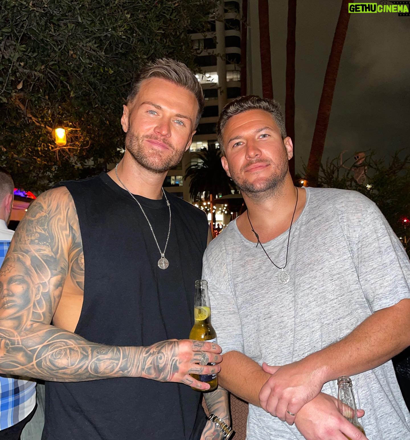 Devin Walker-Molaghan - 10.2K Likes - Nights in Los Angeles are honestly the best, it’s been a crazy week hanging out with this legend of a man. Thank you to all cast, friends & @westonbergmann for showing me around while I work🍹🇺🇸☀️🎥