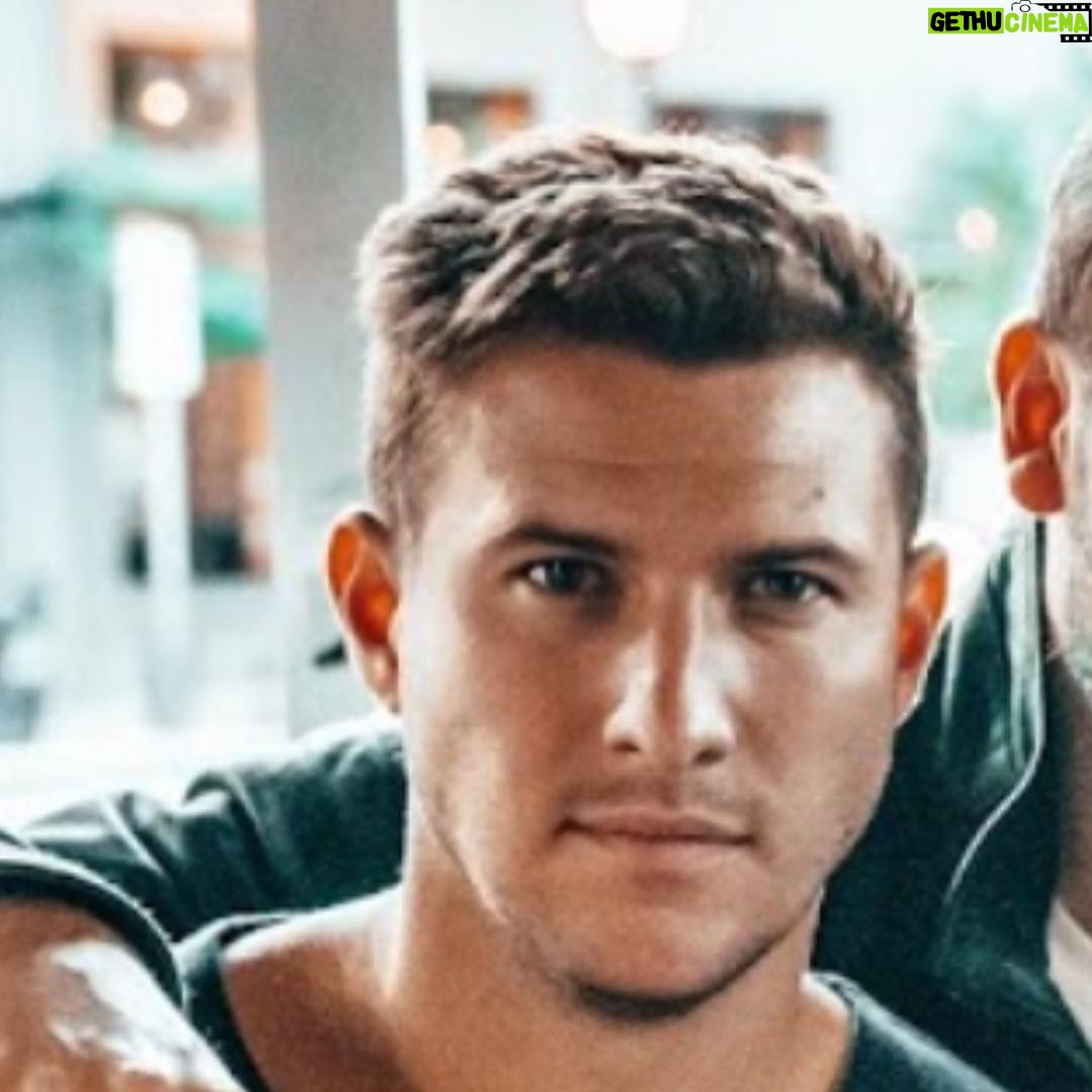 Devin Walker-Molaghan - 4.9K Likes - Ppl on twitter : you’re ugly!
This photo : WRONG
Who y’all routing for tn...? @jossmooney you know I love you but I’ve been waiting a long time to see a @areuthe1 alumni take home a @challengemtv W so I’ve got all my eggs in the @mtvhunter basket baby let’s go! #aytoszn3 #🅰️lliance #thechallenge #smokeemifyagotem #letsgo
#szn5lost😂
Photo credit - Brian Rashad