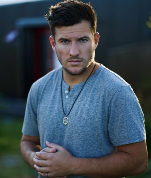 Devin Walker-Molaghan Instagram - I’m back... and I brought a pinky ring. #thechallenge36