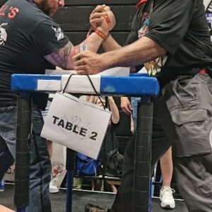 Devon Larratt Instagram - Devon vs the bull @fitlogclassic