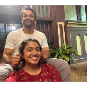 Dhananjay Instagram - 'ಕೋಟಿ' is a total family man..but him as Mahathi's 'ಅಣ್ಣಾ' is my personal favourite!❤️
Undoubtedly he is the best brother anyone could have prayed for!🫶✨
•
 'ಜನತಾ ಸಿಟಿ'ಯ ಲಿರಿಕಲ್ ವಿಡಿಯೋವನ್ನು ಈಗ ನೋಡಿ ಸರೆಗಮ ಕನ್ನಡ ಯೂಟ್ಯೂಬ್ ಚಾನೆಲ್ಲಿನಲ್ಲಿ🎉
•
P.S : Swipe right to see one of the reasons why Kotee is the best brother!!😉

#JyotiDeshpande @officialjiostudios @vaishnostudiosofficial @saregama_kannada @dhananjaya_ka @parameshwargundkal @mokshakushal @Vasuki_vaibhav_ @sanjithhegde @nobinpaul @pratheek_darkbirdfilms @arunbhrama 

#ಕೋಟಿ #KoteeMovie #KoteeMusicOnSaregama #KoteeOnJune14th #DaaliDhananjaya