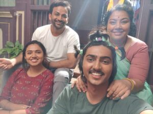 Dhananjay Instagram - “ಕೋಟಿ” ಕುಟುಂಬ, ಅಮ್ಮ ತಮ್ಮ ತಂಗಿ ಮತ್ತು ಕೋಟಿ. Love your family. Family is forever.
June 14 ರಿಂದ “ಕೋಟಿ” ನಿಮ್ಮ ಮುಂದೆ❤️
@tharanooradha_official @thanuja_venkatesh @pruthvishamanur_official @parameshwargundkal