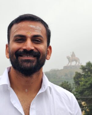 Dhananjay Instagram - ಮಲೆ ಮಾದಪ್ಪನ ಸನ್ನಿಧಿಯಲ್ಲಿ🙏
ಉಘೇ ಮಾದಪ್ಪ🙏
