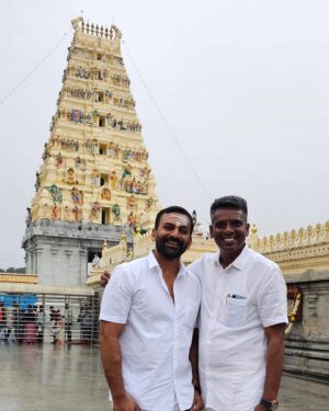 Dhananjay Instagram - ಮಲೆ ಮಾದಪ್ಪನ ಸನ್ನಿಧಿಯಲ್ಲಿ🙏
ಉಘೇ ಮಾದಪ್ಪ🙏