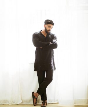 Dhanveer Gowda Instagram - 🖤✨
