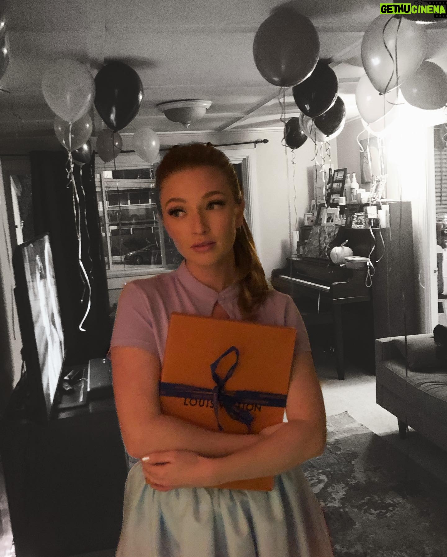 Diana Hopper - 1.2K Likes - 𝒫𝓁𝑒𝒶𝓈𝒶𝓃𝓉𝓋𝒾𝓁𝓁𝑒