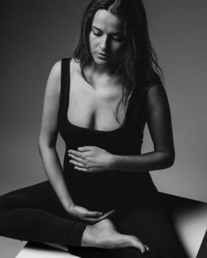 Diana Marquês Guerra Instagram - Curled up with my girl 🖤
.
By @heraphotoshooting 
@jotagrilo 
@rafaelafonseca___