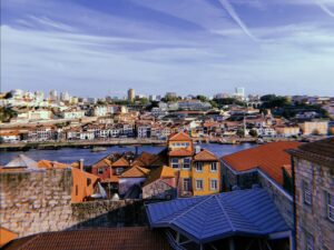 Diana Marquês Guerra Instagram - Memórias dos bonitos e redondinhos 33 na linda cidade do Porto e na já também um bocadinho minha cidade de Vizela 🤍 Vêm já com quase duas semanas de atraso, so, what?! 🤭😄
.
#birthday #birthdayweekend #turning33 #huji #hujifilm #hujicamera #porto