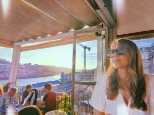 Diana Marquês Guerra Instagram - Memórias dos bonitos e redondinhos 33 na linda cidade do Porto e na já também um bocadinho minha cidade de Vizela 🤍 Vêm já com quase duas semanas de atraso, so, what?! 🤭😄
.
#birthday #birthdayweekend #turning33 #huji #hujifilm #hujicamera #porto