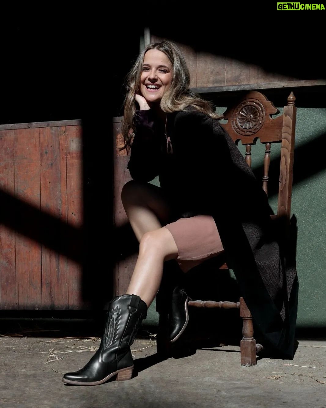 Diana Marquês Guerra - 391 Likes - Já saiu a nova coleção @gouchashandmade Fall/Winter '23 e acho que a vão adorar tanto quanto eu! O Outono é a minha estação do ano preferida, este ano chegou mais tarde mas veio em força e agora sim já vale calçar as botas! 🍁 Espreitem todas as novidades no instagram e no site www.gouchashandmade.pt 🍂
.
#gouchashandmade #outono