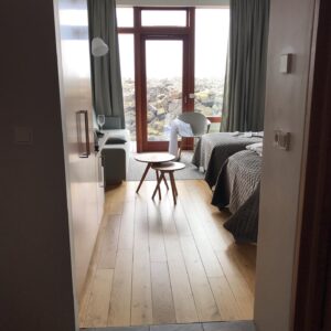 Diane Mizota Instagram - #icelandtravel tip: if you do the #bluelagoon, staying at the Silica Hotel on site is def worth the $$$. Gorgeous design, a private lagoon for guests, access to the main lagoon (which attracts up to 3000 people a day!) and an insane breakfast buffet made this an indulgent respite.  The geothermal silica-rich water was soothing and everyone loved the free face masks, even our little 🐱. 😁🥰💖 #silicahotel #traveliceland #spalife #soworthit #experiencesnotthings