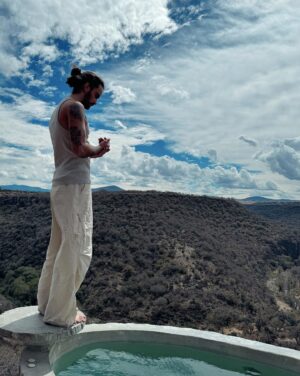 Diego Amozurrutia Instagram - Un lugar dónde la naturaleza te rodea, la inmensa calma que se puede sentir en este lugar… 
Gracias por todo @casaojiva 
📸 by @sofiaghavami #TFA #IFLY