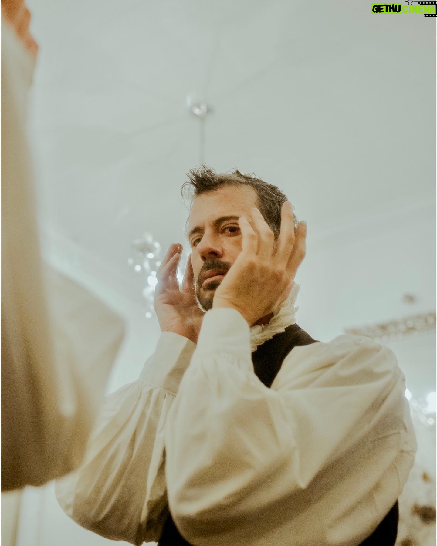 Diego Bertie - 1.7K Likes - Estamos viviendo una época turbulenta donde diferentes problemas han empezado a surgir en nuestro país y el mundo entero. Muchas veces parece que no hay salida, que no hay solución… pero al final del camino, nos daremos cuenta de todos los aprendizajes que nos llevamos. Les agradezco de todo corazón todo el apoyo que recibo al compartir mi música, es sin duda, una herramienta que utilizo para transmitir un mensaje que nos aliente a seguir hacía adelante, a seguir con fuerza. Usemos la música para transformar y evolucionar cada día, para ser mejores personas y seres humanos. #DiegoBertie #VamosPaLante