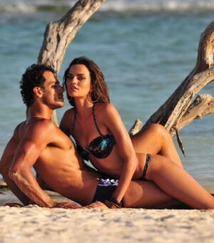 Diego Cristo Instagram - @morgadephotographer @barbara @miguelrodriguesdiretor Campanha Linda no Caribe @liquidooficial @gloritamello  #tbt #moda #lifestyle #trabalho2010