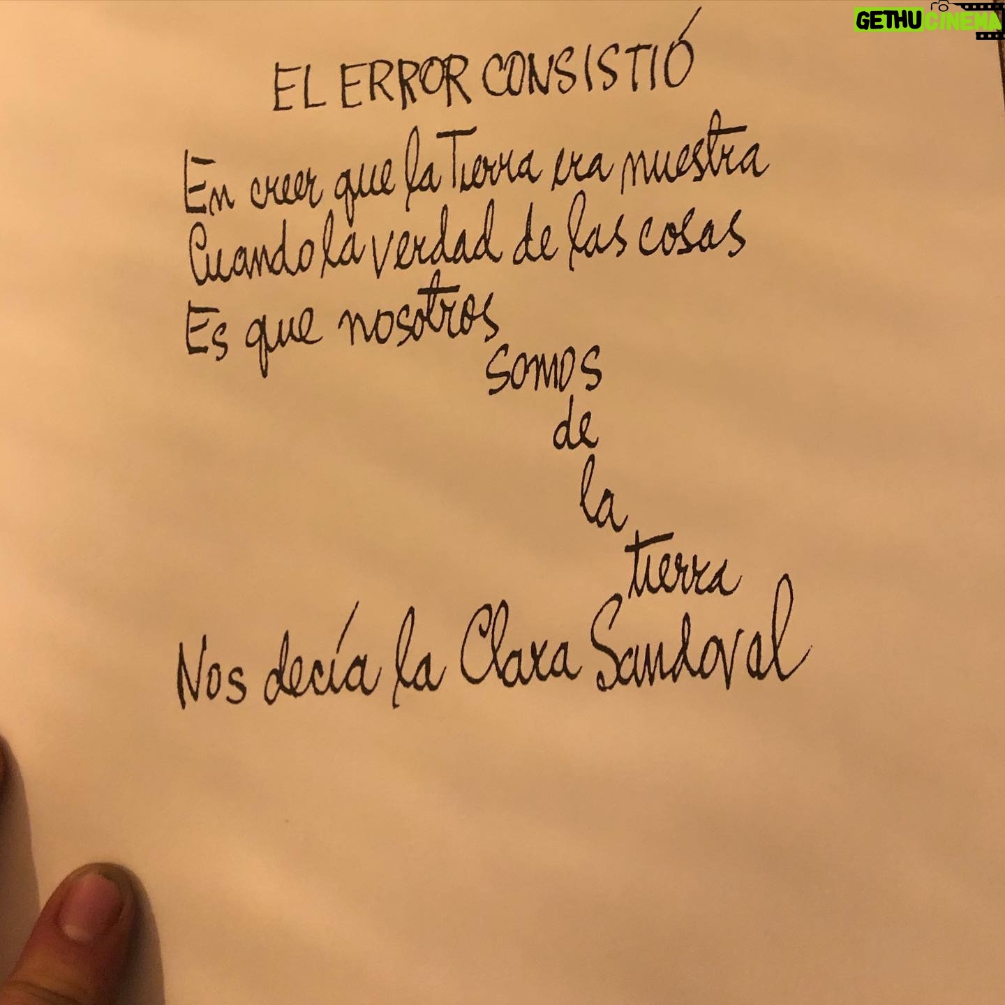 Diego Muñoz - 1.8K Likes - Que está primero, el huevo o la gallina?
O la Clara Sandoval?