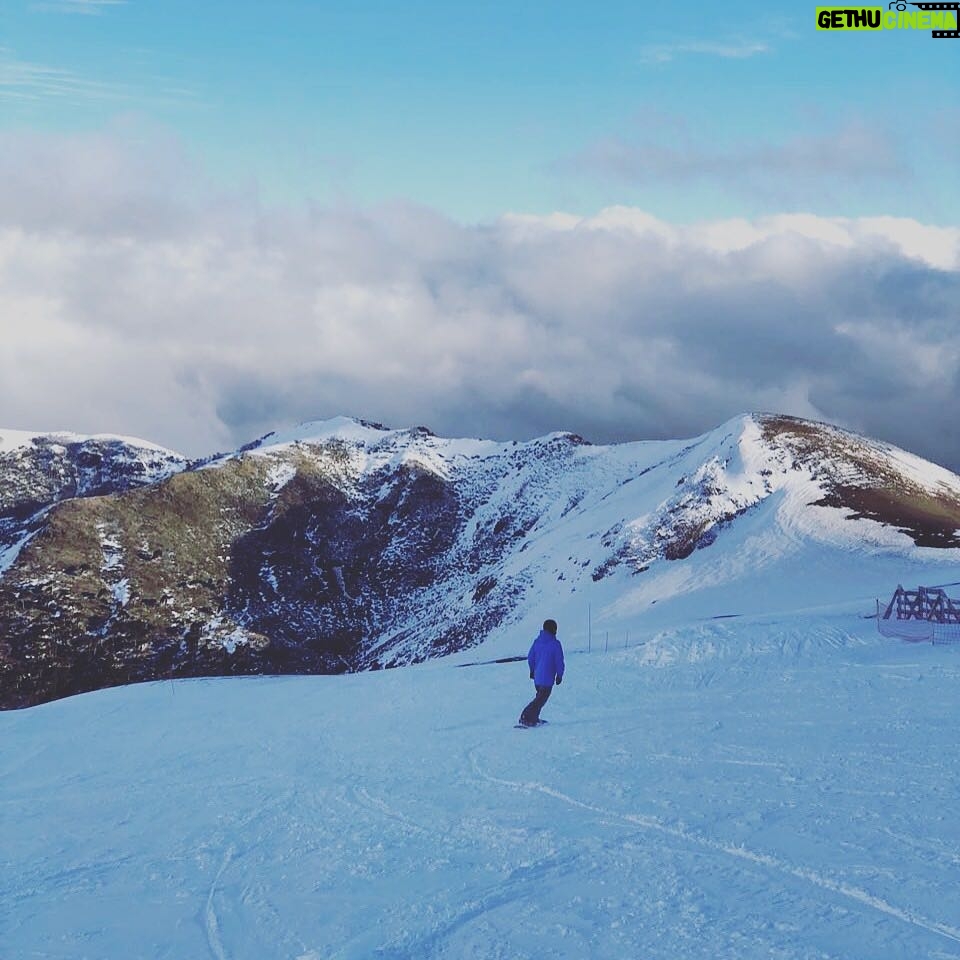 Diego Muñoz - 591 Likes - Increíble la #araucaniaandina ... Sobre todo cuando te acompaña el clima 🙌🏻🏂🗻 @volcom @tienda_inside