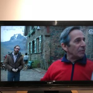 Diego Muñoz Instagram - Que gran emoción se siente cuando ves algo así. Televisión de calidad. Contenido local. Gran historia y mejor elenco. Y saber de la tremenda audiencia a la una de la mañana te confirma q somos muchos los que estamos fascinados y emocionados siguiéndola.
Acá, en un cameo, el hombre tras el milagro: Juan Francisco Olea. 
Felicitaciones a todos
@juanoleas @zapapa @lasantefilms @gastonorlandosalgadorojas @alfredocastro703 alegoic valemacpherson osocastillo y tantos, tantos otros.  Quedan dos rounds mas, no se los pierda, hoy y mañana, por @mega.tv